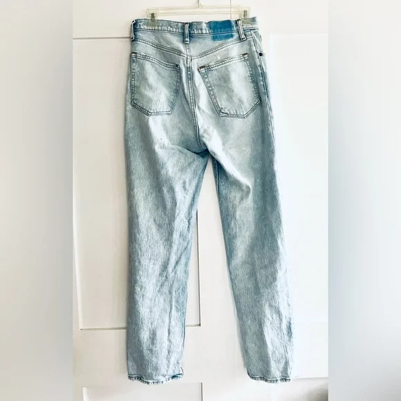 Abercrombie & Fitch Women's Light Wash Straight Leg Jeans - Picture 8 of 10